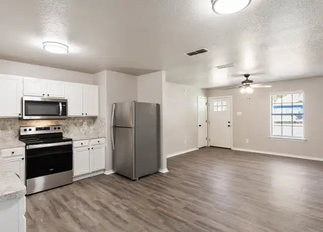 Property at 527 W Heard St, Cleburne, TX, 76033, 3 beds, 1 bath, [object Object]