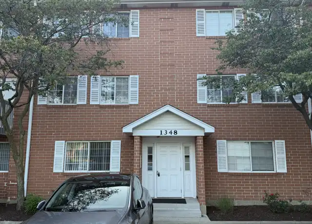 Property at 1348 S Lorraine Rd Unit E, Wheaton, IL, 60189, 2 beds, 1.5 baths, [object Object]