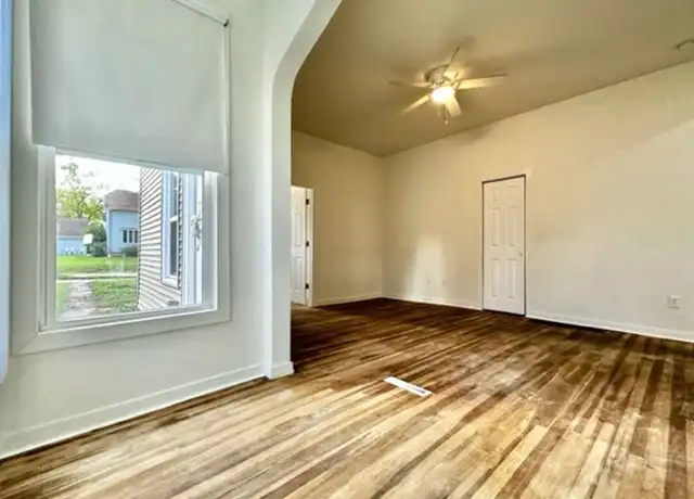 Property at 702 Algoma St Unit 1, New London, WI, 54961, 1 bed, 1 bath, [object Object]