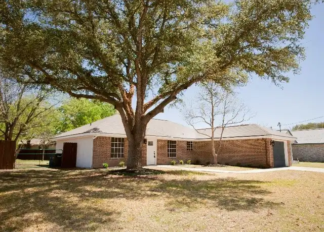 Property at 927 Lipan Dr, New Braunfels, TX, 78130, 3 beds, 2 baths, [object Object]