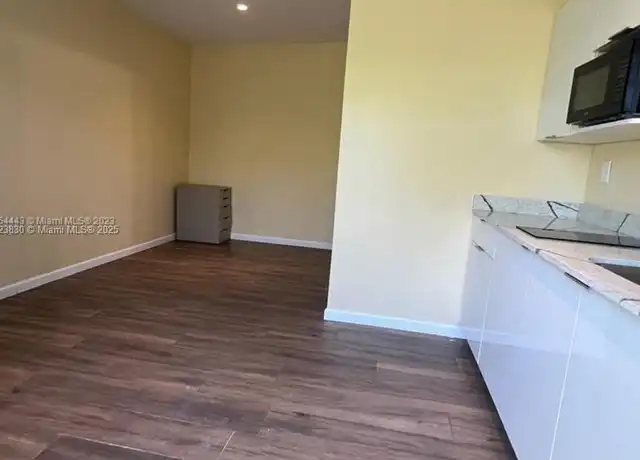Property at 18401 NE 21st Ave, North Miami Beach, FL, 33179, 1 bed, 1 bath, [object Object]