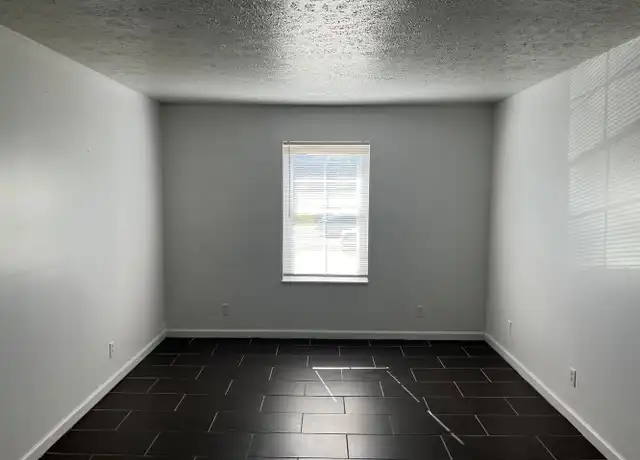 Property at 630 Seminole Rd Unit 6, Radcliff, KY, 40160, 2 beds, 1 bath, [object Object]