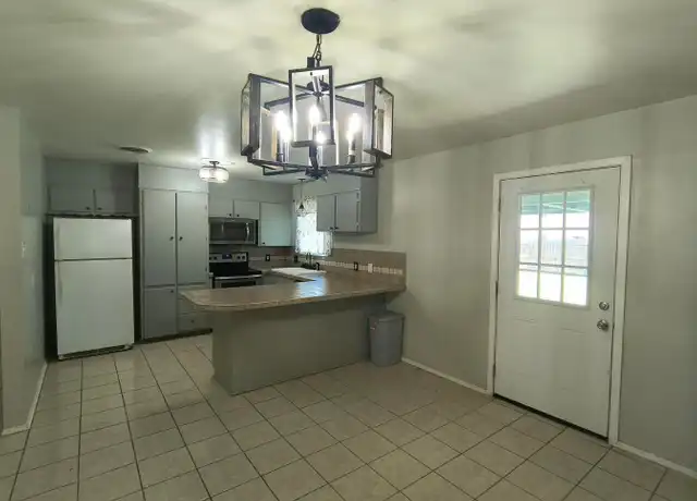 Property at 3301 S Oxford Dr, San Angelo, TX, 76904, 4 beds, 2 baths, [object Object]