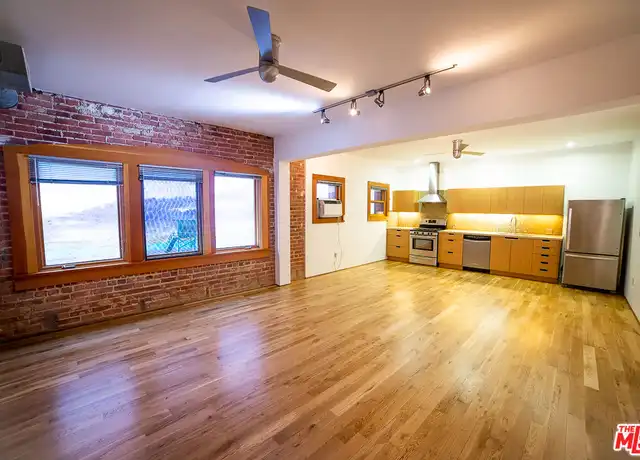 Property at 8 Brooks Ave Unit 10, Venice, CA, 90291, 1 bed, 1 bath, [object Object]