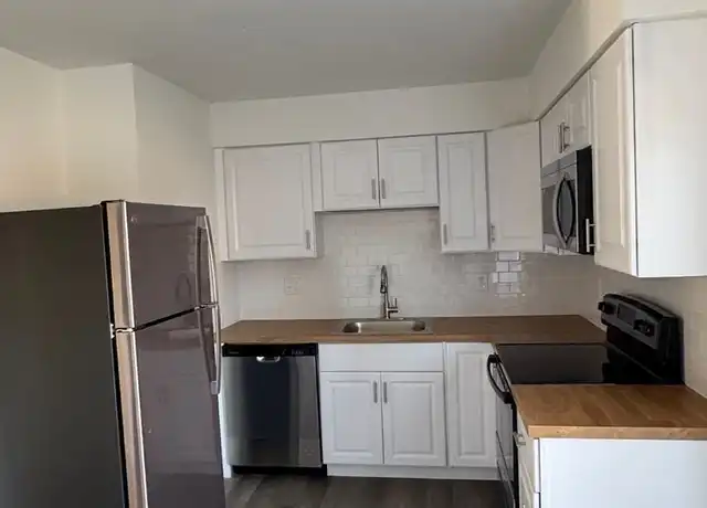 Property at 240 Chez Vant Ct, Hazelwood, MO, 63042, 2 beds, 1.5 baths, [object Object]