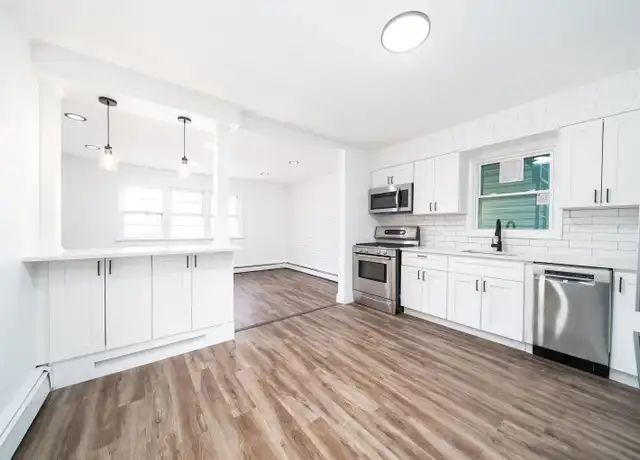 Property at 326 E Ave Unit 1, Bayonne, NJ, 07002, 3 beds, 2 baths, [object Object]