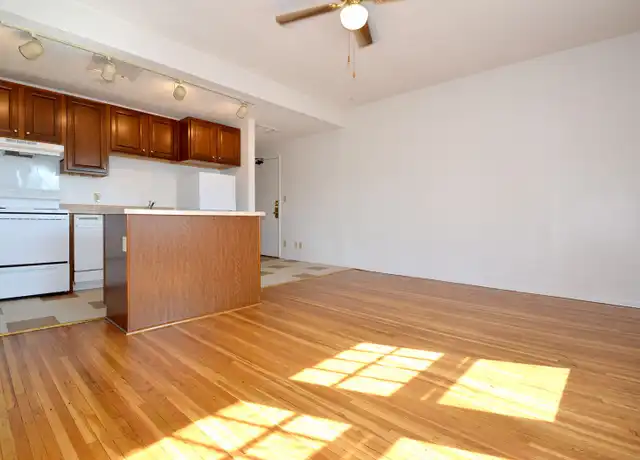 Property at 128 E 18th St Unit 8 21, Minneapolis, MN, 55403, 1 bed, 1 bath, [object Object]