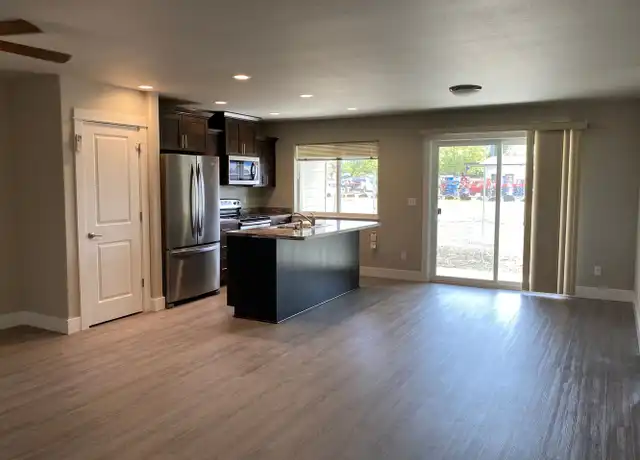 Property at 425 NE Russell Ave Unit 425, Roseburg, OR, 97470, 2 beds, 2 baths, [object Object]
