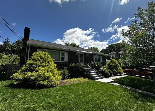 Property at 11 Mead Rd Unit 11, Arlington, MA, 02474, 2 beds, 1 bath, [object Object]