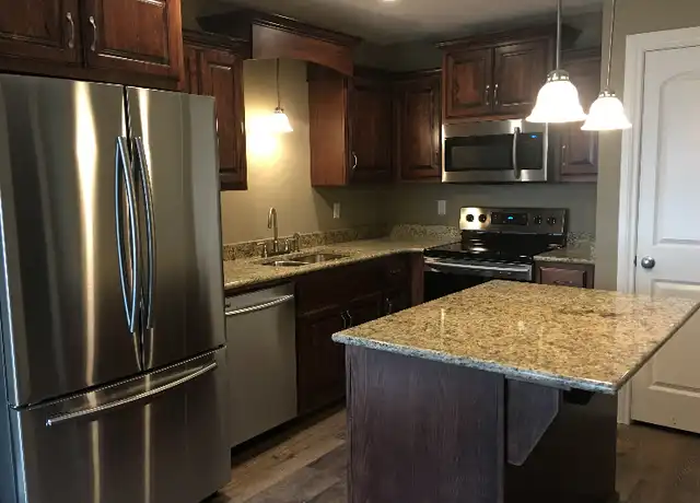 Property at 2205 S Main St, Carthage, MO, 64836, 1 bed, 1 bath, [object Object]