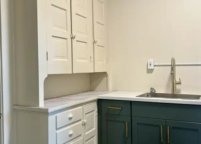 Property at 2750 Broadway Ave Unit 4, South Hills, PA, 15216, 3 beds, 1 bath, [object Object]