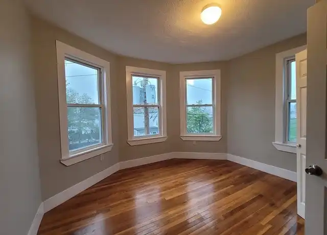 Property at 8 Woodman St Unit 3, Lynn, MA, 01905, 4 beds, 1 bath, [object Object]