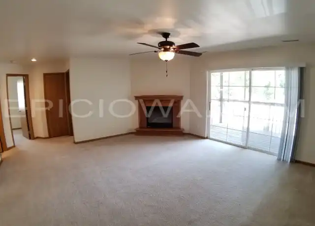 Property at 6430 Creekside Dr NE #6, Cedar Rapids, IA, 52402, 2 beds, 1 bath, [object Object]