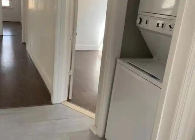 Property at 385 Woodlawn Ave Unit 2, Jersey City, NJ, 07305, 4 beds, 1 bath, [object Object]