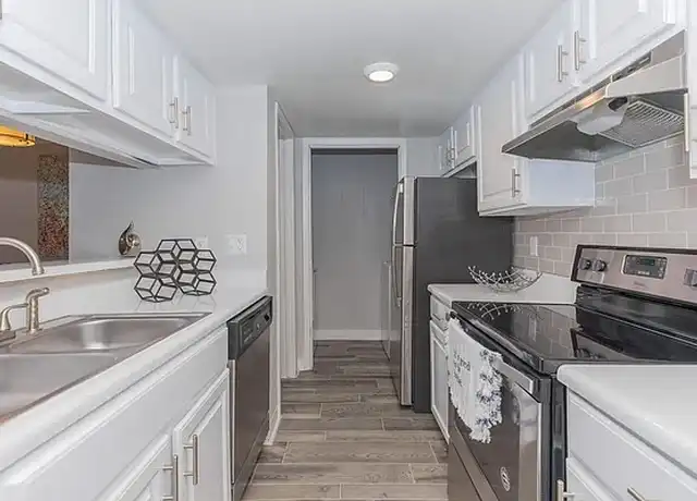 Property at Breeze at Clear Lake - 300 Cyberonics Blvd, Houston, TX, 77058, 1-3 bed, 1-2 bath, [object Object]