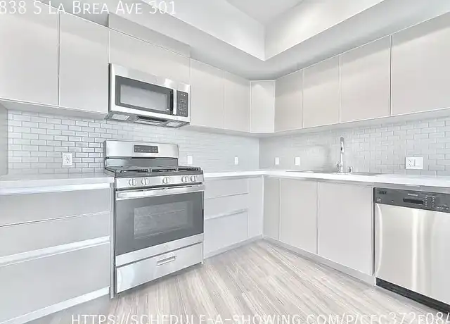 Property at 838 S La Brea Ave, Los Angeles, CA, 90036, 1 bed, 1 bath, [object Object]