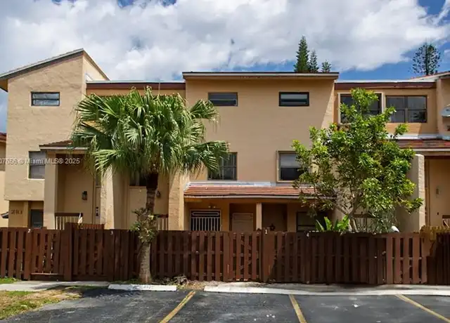 Property at 281 W Park Dr Unit 1-8, Miami, FL, 33172, 2 beds, 2 baths, [object Object]
