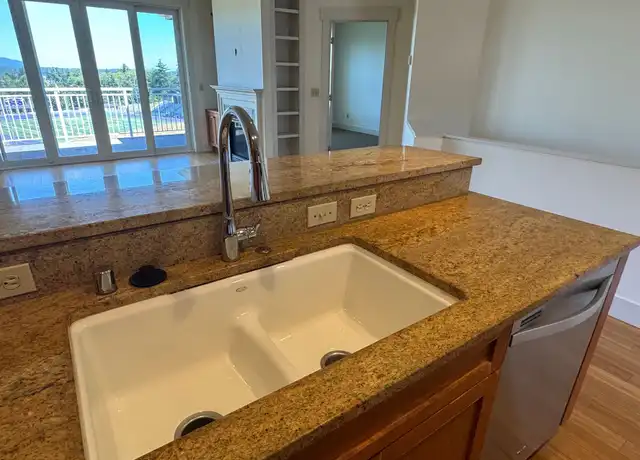 Property at 2013 H Avenue - 2011 H Ave, Anacortes, WA, 98221, 3 beds, 2.5 baths, [object Object]