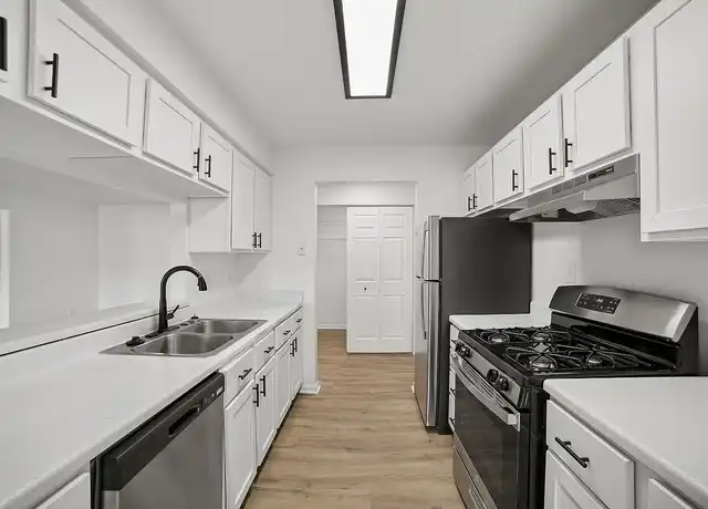 Property at ReNew Woodland Ranch North & South - 3300 E Paris Ave SE, Kentwood, MI, 49512, 1-2 bed, 1-2 bath, [object Object]