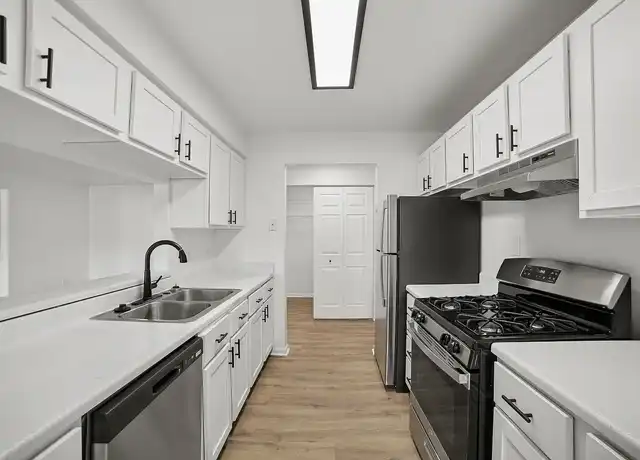 Property at ReNew Woodland Ranch North & South - 3300 E Paris Ave SE, Kentwood, MI, 49512, 1-2 bed, 1-2 bath, [object Object]