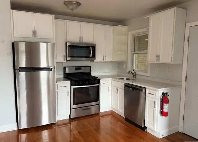 Property at 25 Pine St Unit 27B, Verona, NJ, 07044, 1 bed, 1 bath, [object Object]