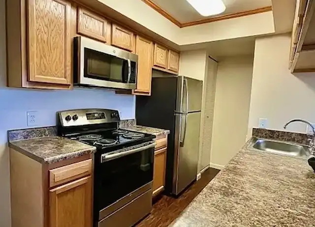 Property at Stone Pointe Village - 530 Ridgemoor Dr, Fort Wayne, IN, 46825, 0-1 beds, 1 bath, [object Object]