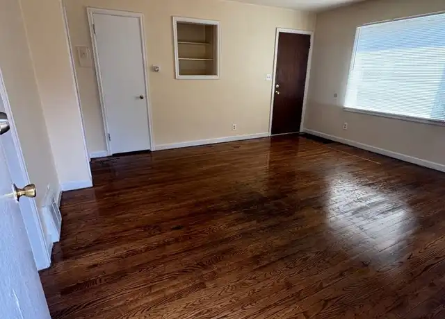 Property at 401 N Longwood St Unit 401-2, Rockford, IL, 61107, 1 bed, 1 bath, [object Object]