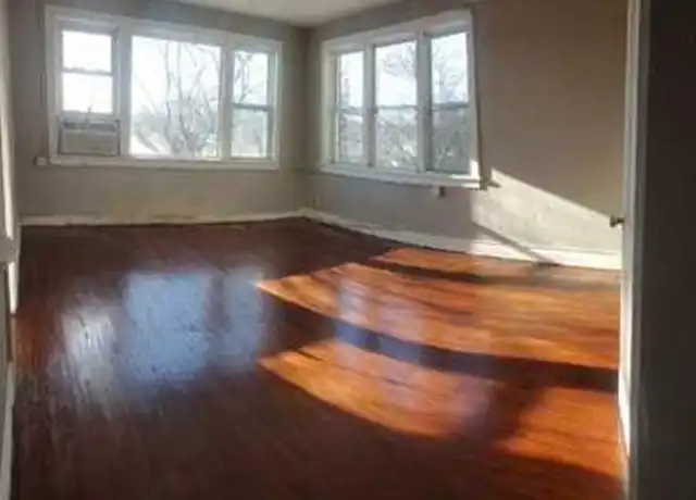 Property at 833 W 2nd St, Waterloo, IA, 50701, 1 bed, 1 bath, [object Object]