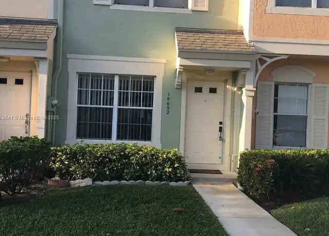 Property at 16652 Hemingway Dr #16652, Weston, FL, 33326, 2 beds, 2.5 baths, [object Object]