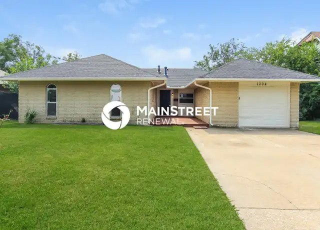 Property at 1004 NW 19th St, Moore, OK, 73160, 4 beds, 1 bath, [object Object]