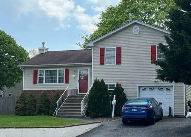Property at 215 53rd St, Lindenhurst, NY, 11757, 5 beds, 2 baths, [object Object]