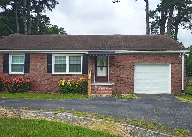 Property at 237 Hickory Rd E, Chesapeake, VA, 23322, 2 beds, 1 bath, [object Object]