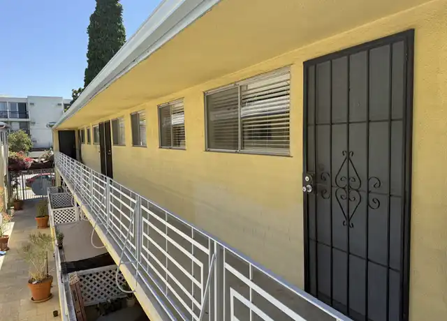 Property at 3753 S Barrington Ave Unit 16, Los Angeles, CA, 90066, 1 bed, 1 bath, [object Object]
