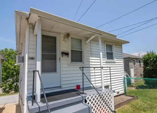 Property at 607 W Broadway unit Rear Top Unit 1R, Red Lion, PA, 17356, 1 bed, 1 bath, [object Object]