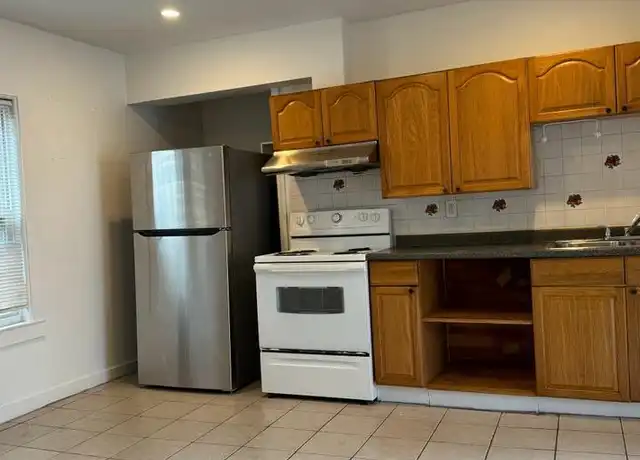 Property at 39 Avon St Unit 1, Malden, MA, 02148, 2 beds, 1 bath, [object Object]