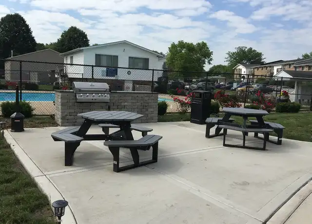 Property at Willow Run Apartments - 2433 Ingalls Ave, Crest Hill, IL, 60403, 1-2 bed, 1-2 bath, [object Object]