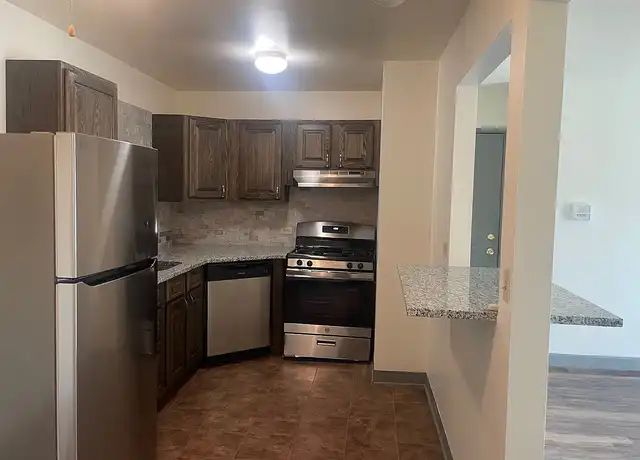 Property at Willow Run Apartments - 2433 Ingalls Ave, Crest Hill, IL, 60403, 1-2 bed, 1-2 bath, [object Object]