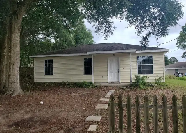 Property at 15 Larch Dr, Ocala, FL, 34480, 3 beds, 2 baths, [object Object]