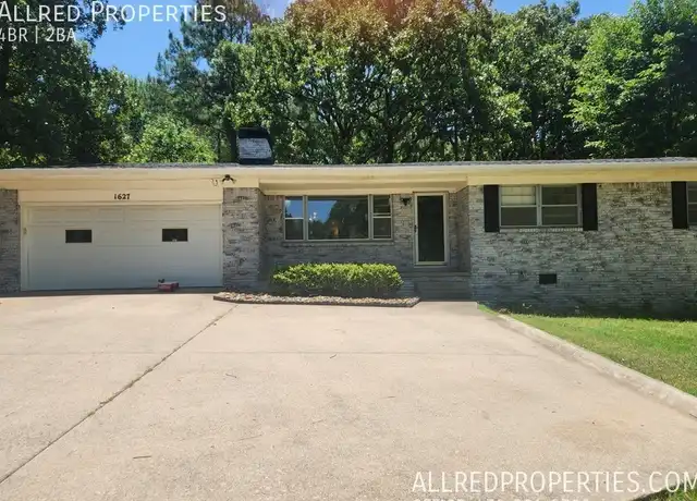 Property at 1627 W Wedington Dr, Fayetteville, AR, 72701, 4 beds, 2 baths, [object Object]
