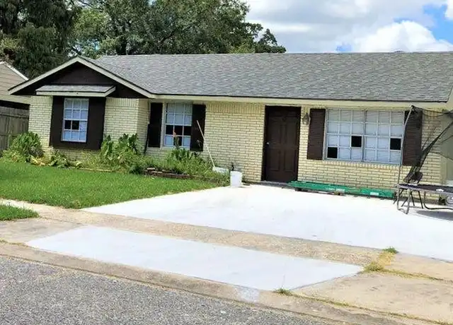 Property at 121 Sorority Dr, Lafayette, LA, 70506, 3 beds, 1.5 baths, [object Object]