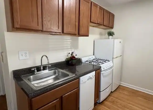 Property at 917 W Waveland Ave, Chicago, IL, 60613, 1 bed, 1 bath, [object Object]