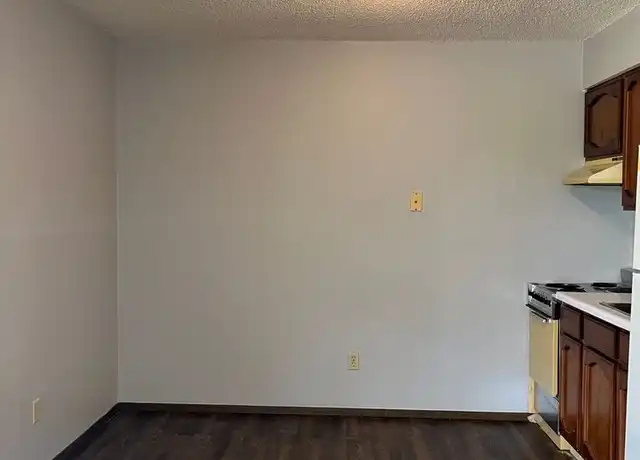 Property at 120 Sherwood Ct, Waterloo, IA, 50701, 1 bed, 1 bath, [object Object]