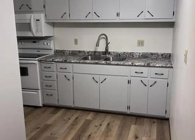 Property at 706 N 8th St, Manitowoc, WI, 54220, 1 bed, 1 bath, [object Object]