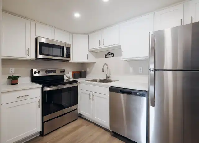 Property at The Jefferson - 3001 E Jefferson Blvd, South Bend, IN, 46615, 1-2 bed, 1-1.5 bath, [object Object]
