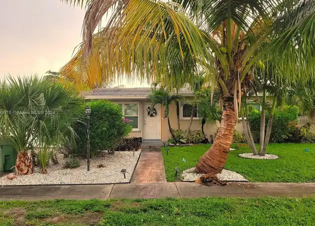 Property at 104 Granada Dr, Lake Worth, FL, 33461, 4 beds, 3 baths, [object Object]