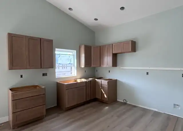 Property at 1109 S Webster Ave Unit 2, Scranton, PA, 18505, 2 beds, 1 bath, [object Object]