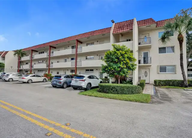 Property at 400 S Hollybrook Dr #303, Pembroke Pines, FL, 33025, 2 beds, 2 baths, [object Object]