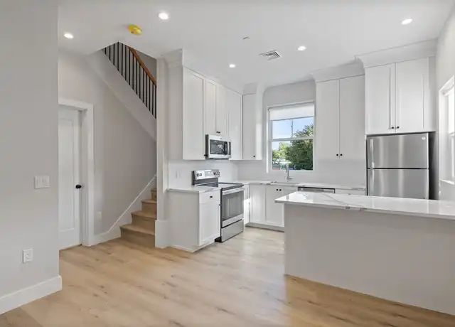 Property at 186 Bedford St Unit 201, Lexington, MA, 02420, 1 bed, 1.5 baths, [object Object]