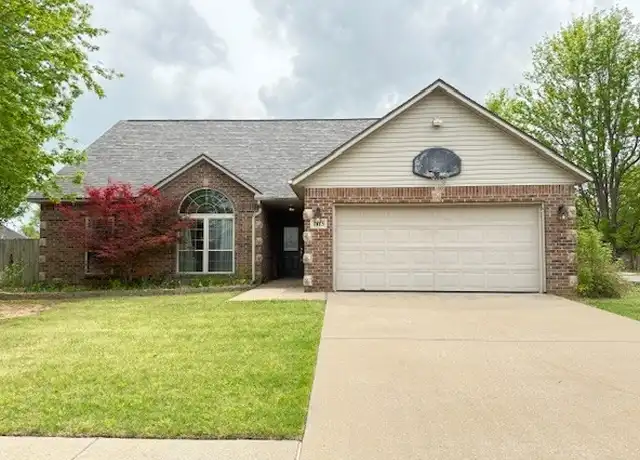 Property at 1813 SW Pine Ave, Bentonville, AR, 72713, 5 beds, 3 baths, [object Object]