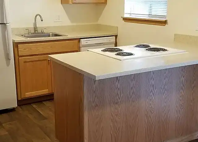 Property at Jefferson Square Apartments - 18850 SW Farmington Rd, Beaverton, OR, 97007, 2 beds, 1 bath, [object Object]